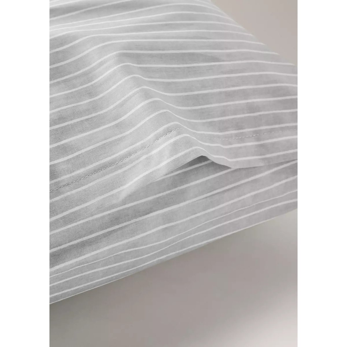 Deux taies d’oreiller en percale de coton à rayures 50x75 cm gris clair/pastel, MANGO HOME