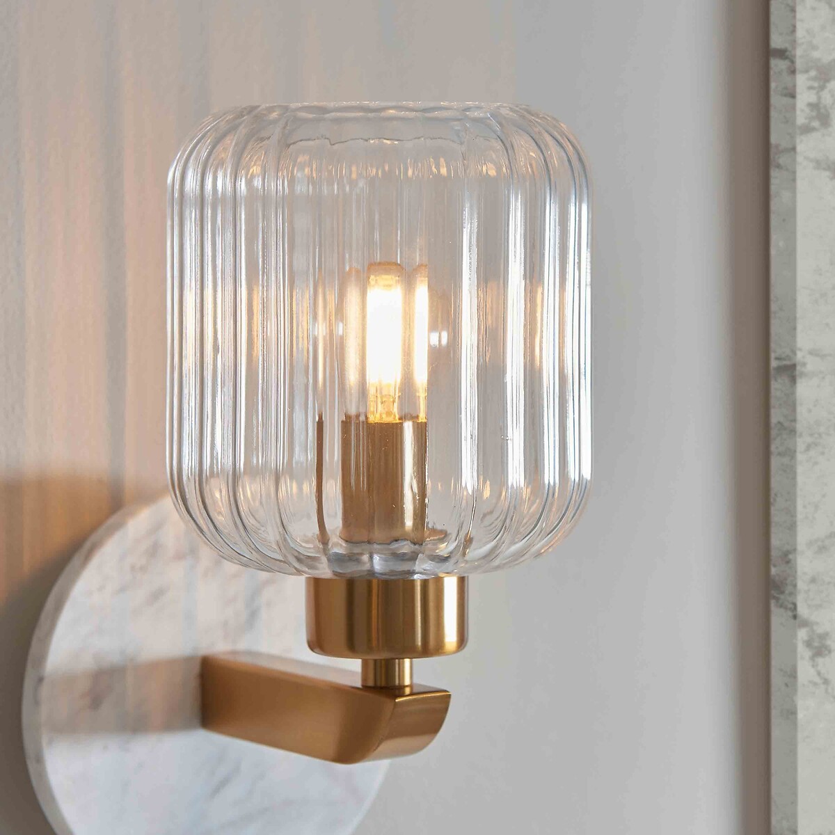 Torro Ribbed Glass Marble Wall Light white, ÉDITÉ