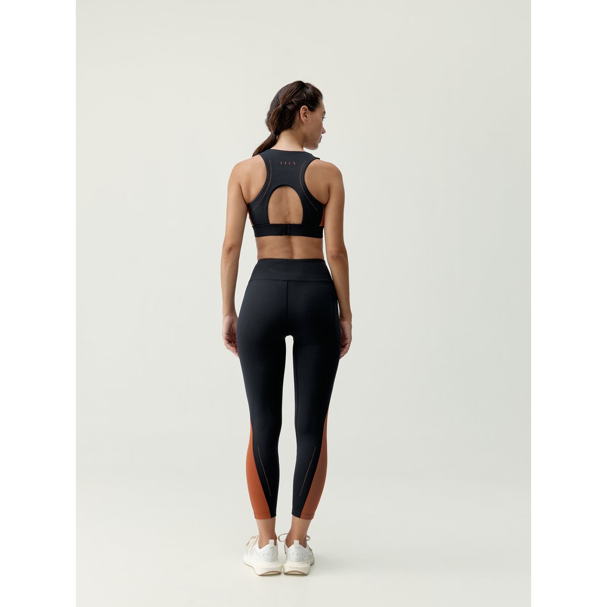 Brassière de sport femme Tao Maintien élevé séchage rapide noir/tuile, BORN
