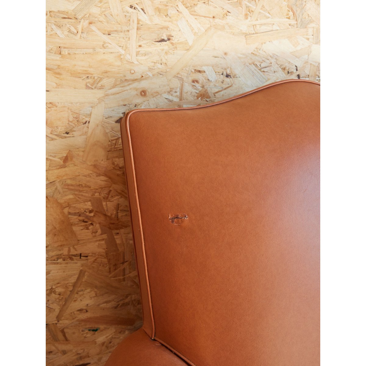 Paire de fauteuils club en cuir Ernest N°963 - Bon état marron, DEBONGOUT