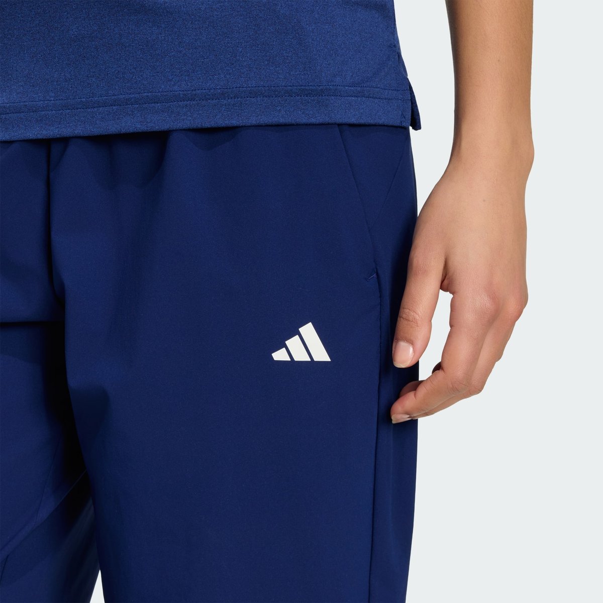 Pantalon D'entraînement Tissé Essentials dark blue, adidas Performance