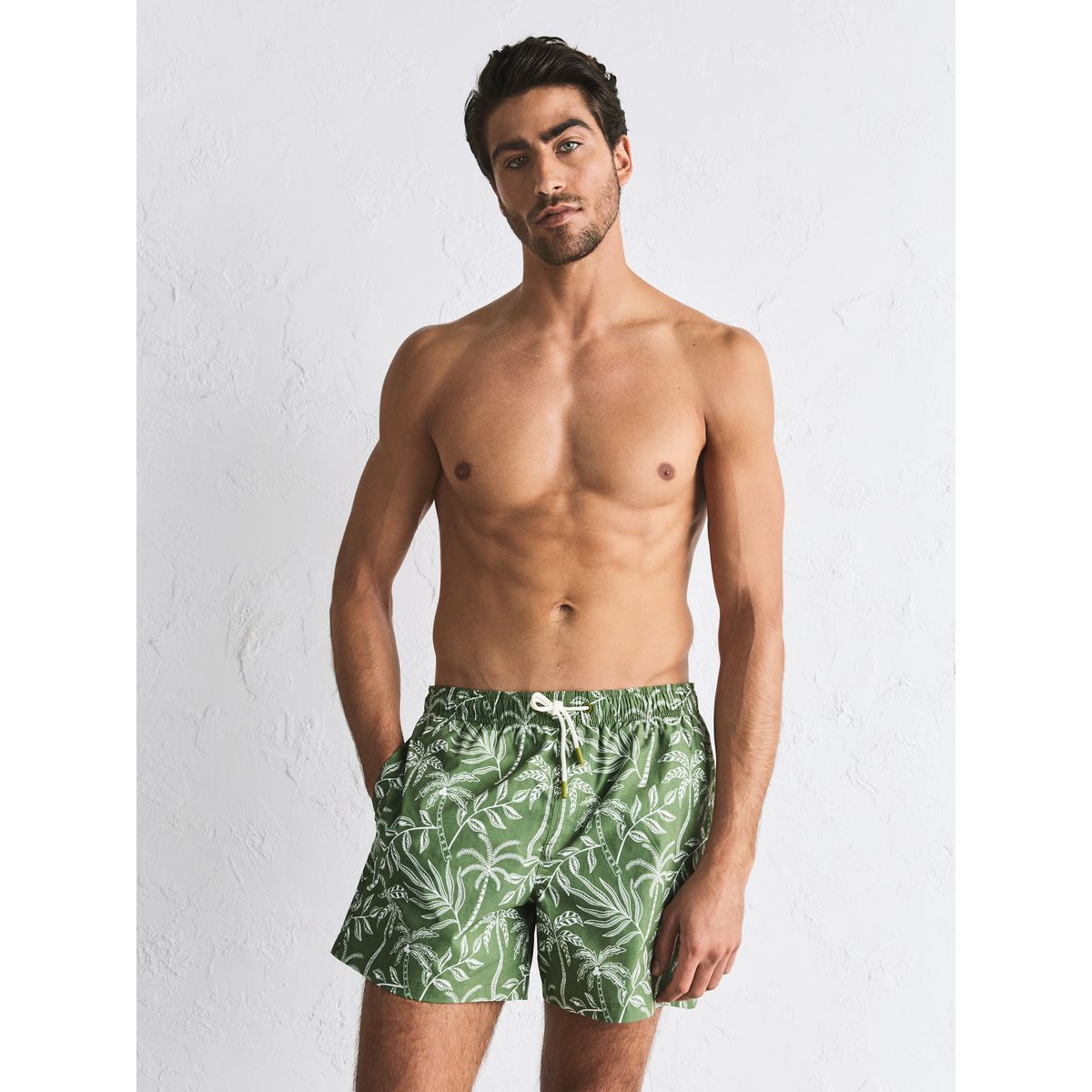 Short de bain 5 pouces à imprimé palmier vert kaki/écru, NEXT