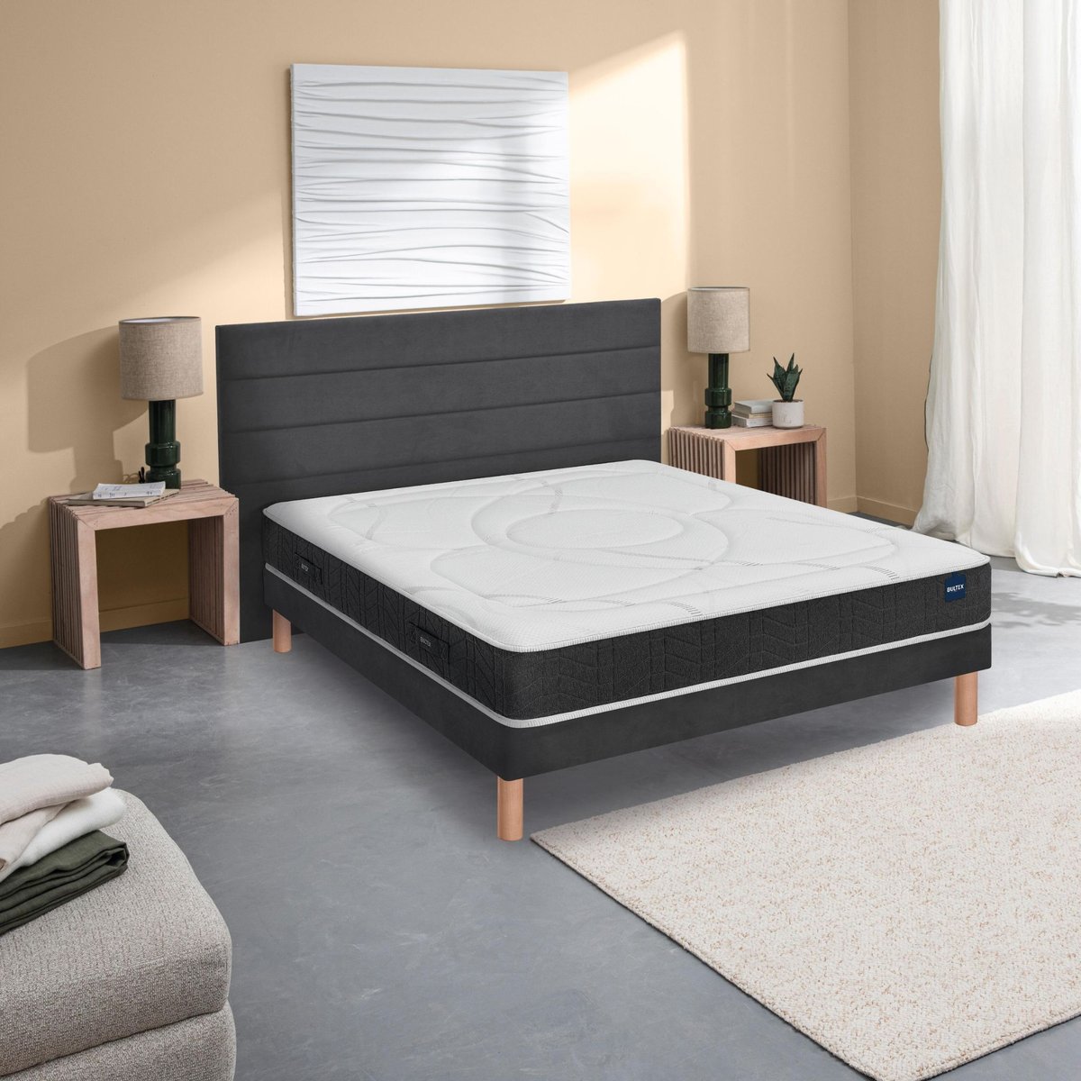 Ensemble matelas nano, mémoire de forme, coton et laine RECOVERY, sommier MEDIANO gris fumé et pieds blanc, BULTEX