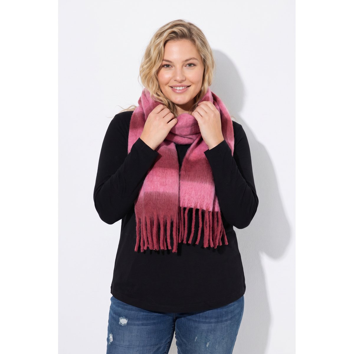 Écharpe en maille, rayures bicolores, franges rouge rubis, ULLA POPKEN