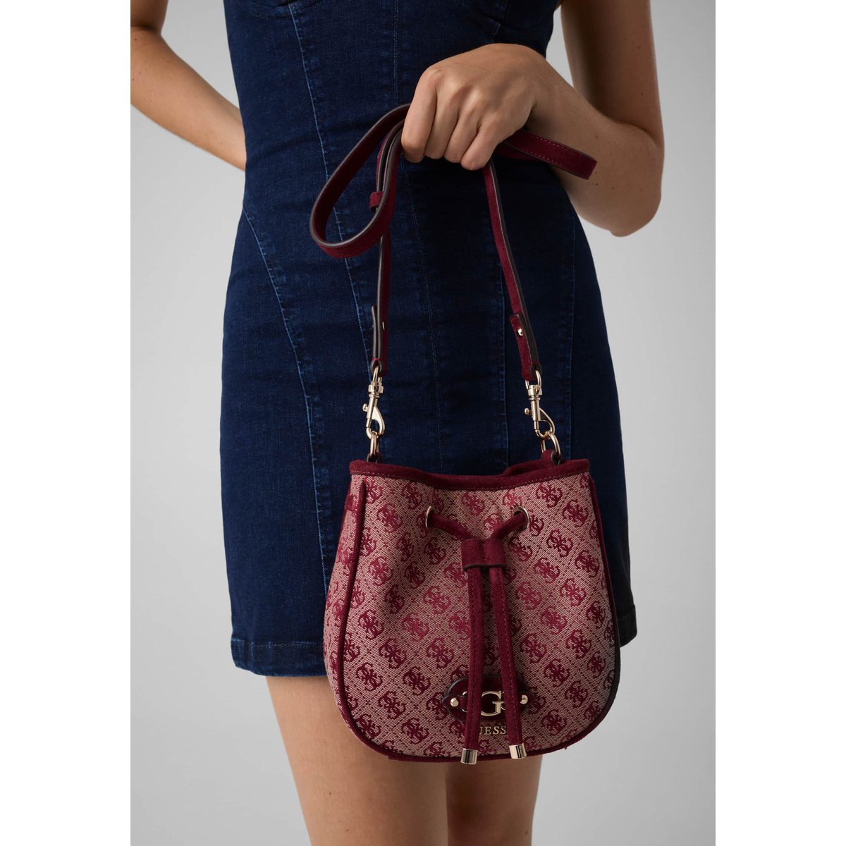 Samantha Logo Mini Bucket rouge multi, GUESS