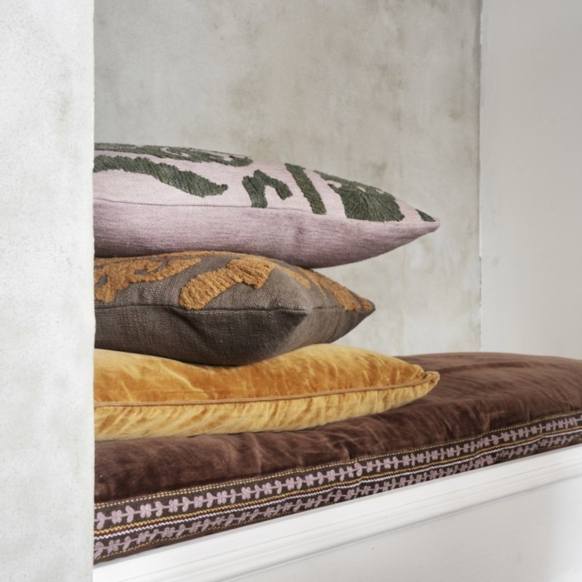 Matelas d'assise velours broderie brun, MADAM STOLTZ