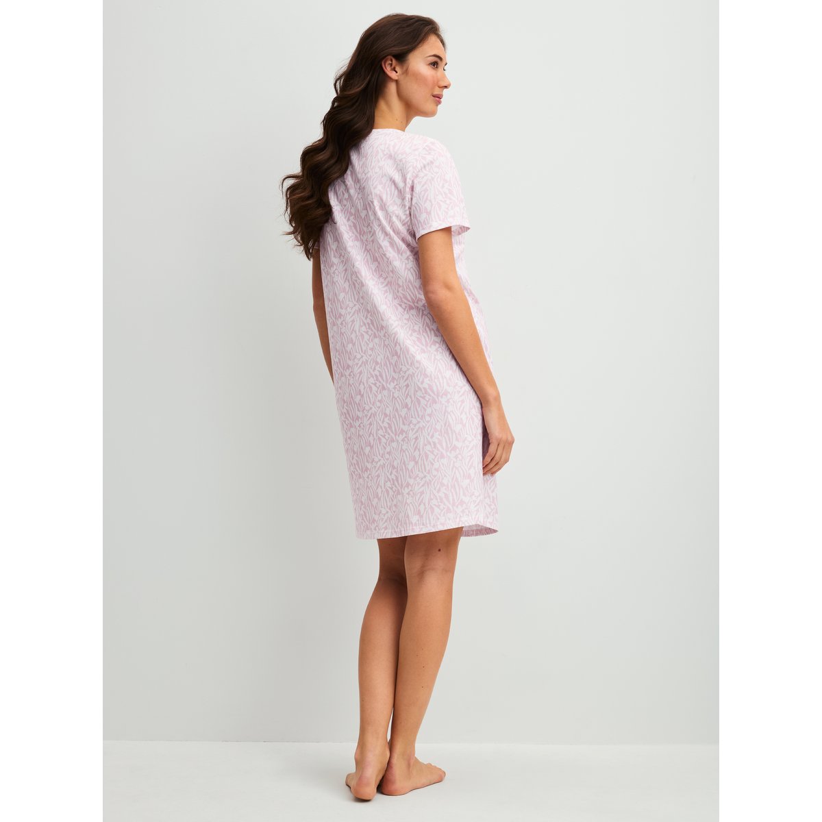 Chemise de nuit, longueur 90cm manches courtes Coton FLOWER NIGHTS lilas parfumé, CALIDA