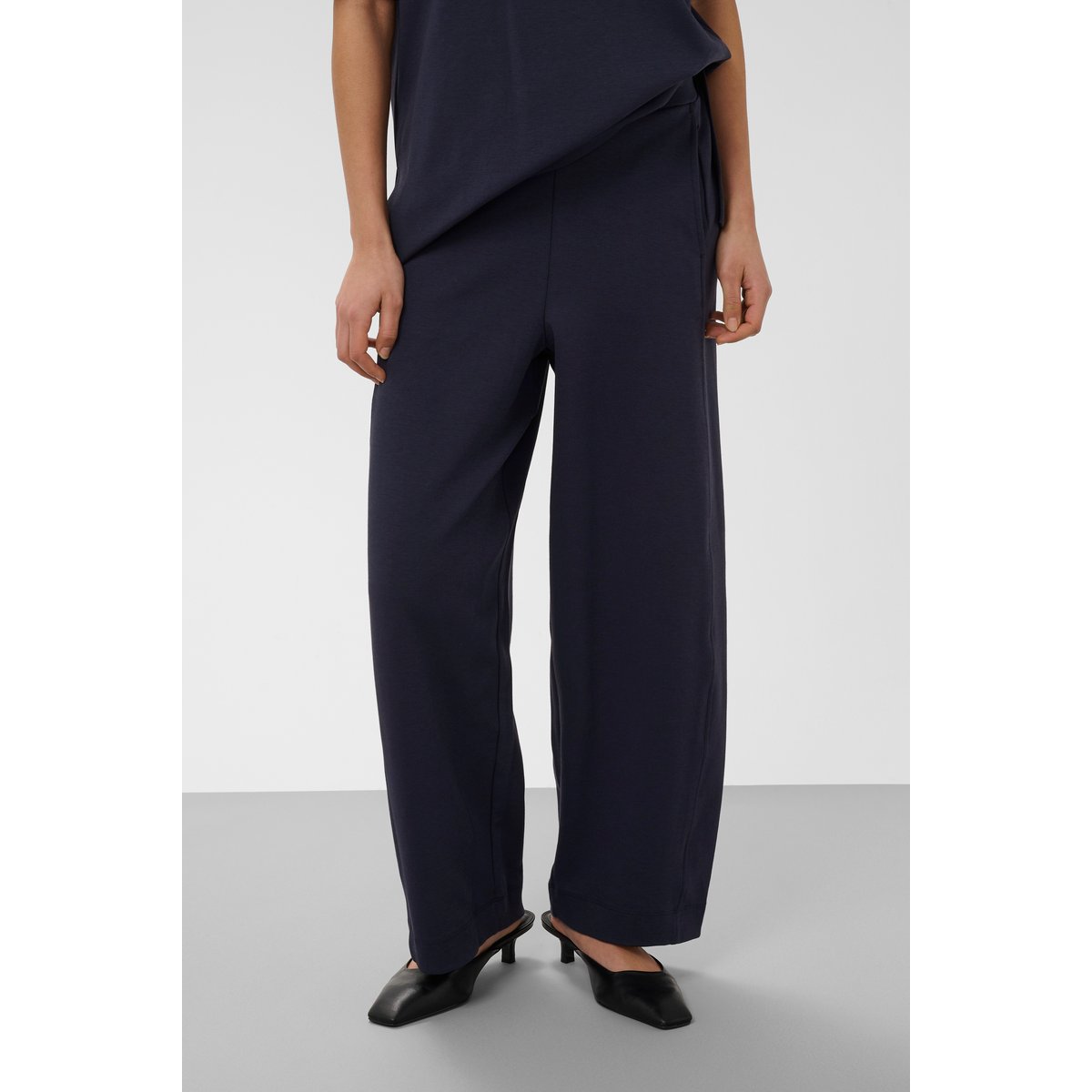 Pantalon Tricoté bleu night sky, SOAKED IN LUXURY