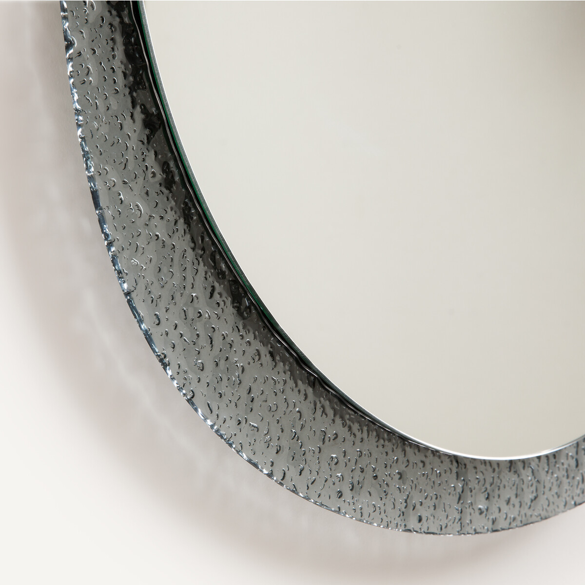 Miroir rond, contour en verre fumé, diamètre 69,2 cm, ONDYNE gris fumé, AM.PM