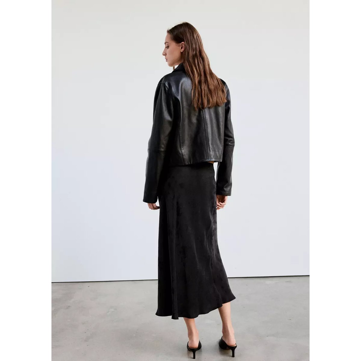 Jupe évasée en tissu devoré noir, MANGO