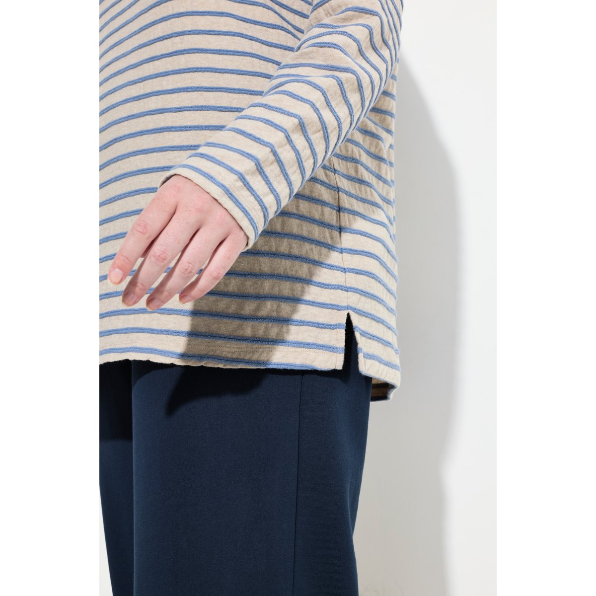 T-shirt rayé en coton bio bleu jean, ULLA POPKEN