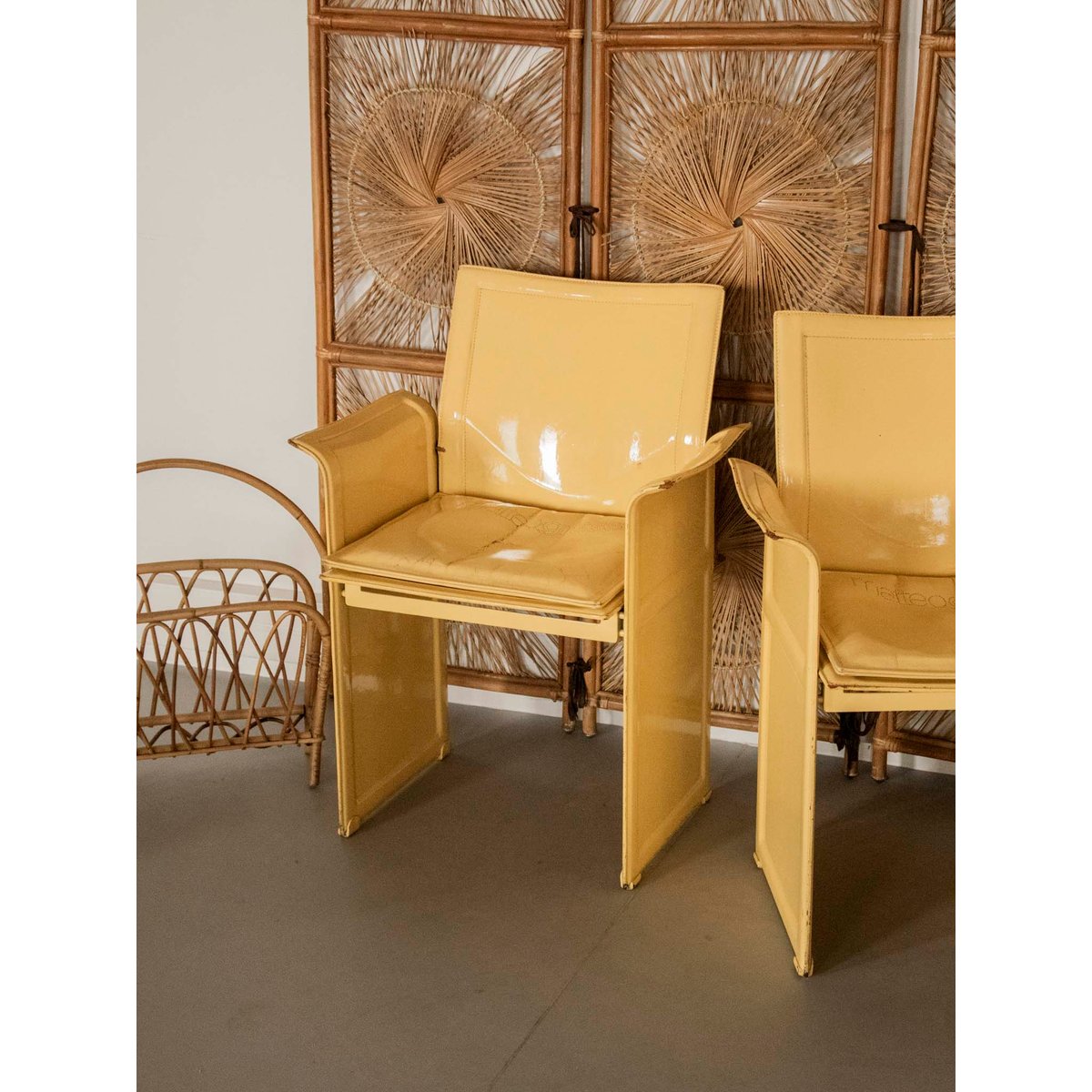 Paire de fauteuils en cuir crème Jakob N°1241 - Bon état crème, DEBONGOUT