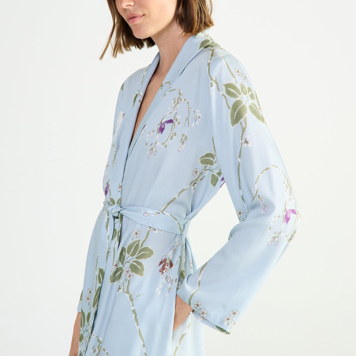 Kimono long col châle en satin RAMEAU givre, LAURENCE TAVERNIER