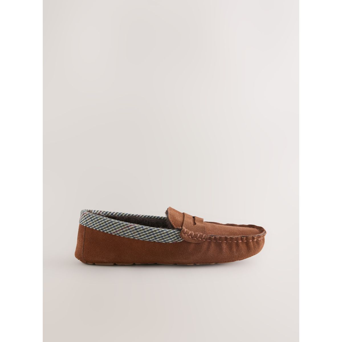 Chaussons mocassins en daim à liseré tissu Signature marron fauve, NEXT