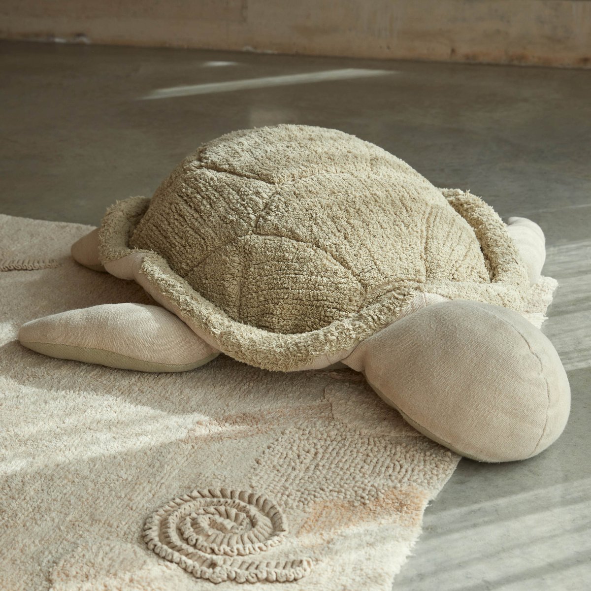 Pouf Madame Tortue vert olive, beige, LORENA CANALS