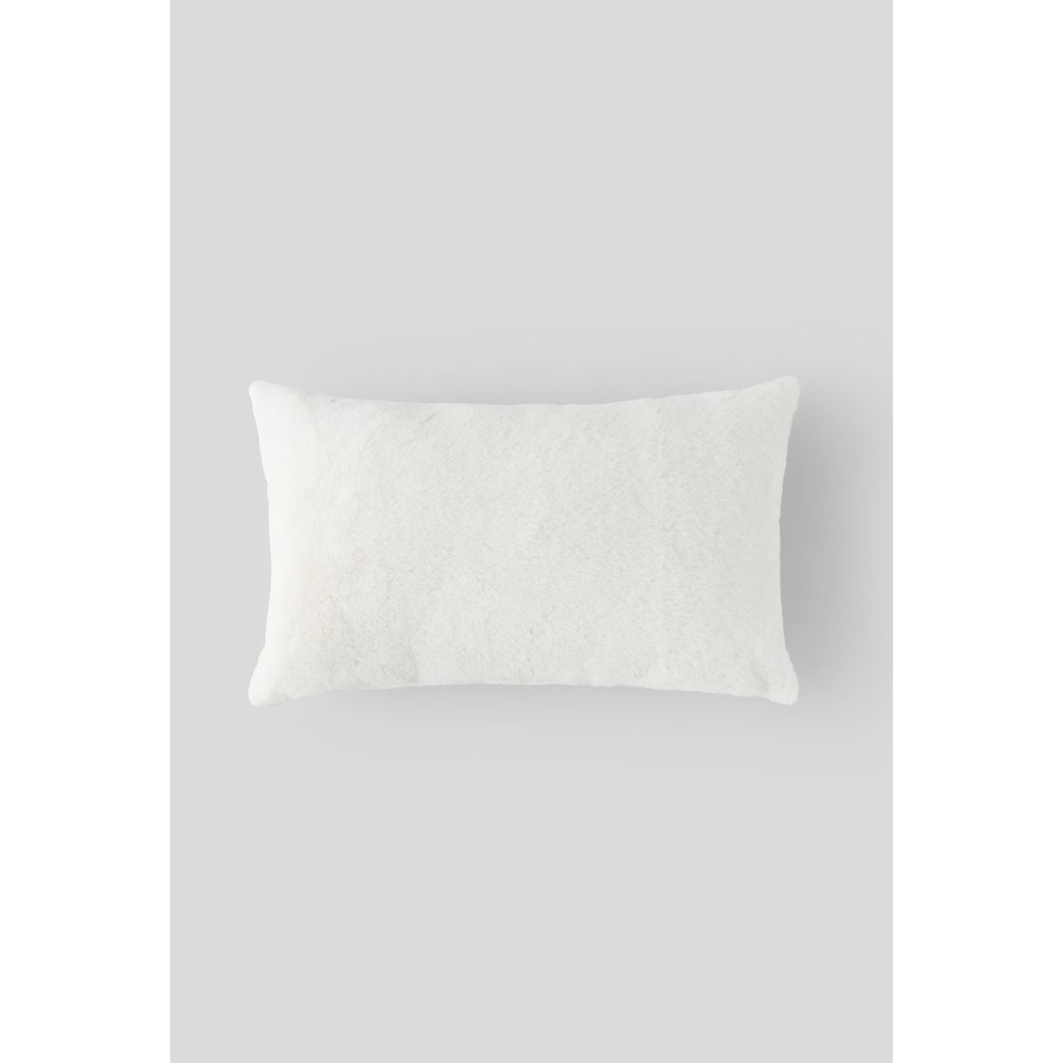 Coussin fausse fourrure, 30x50cm, 100% polyester recyclé, OEKOTEX, GRS blanc, MONOPRIX