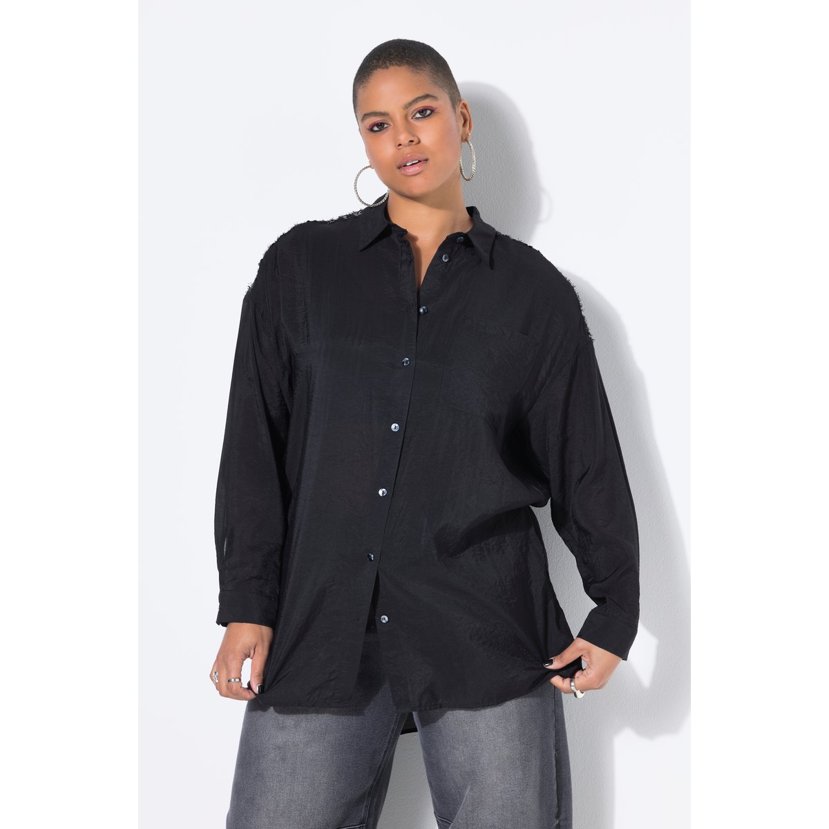 Chemisier oversize. Franges et sequins aux noir, STUDIO UNTOLD