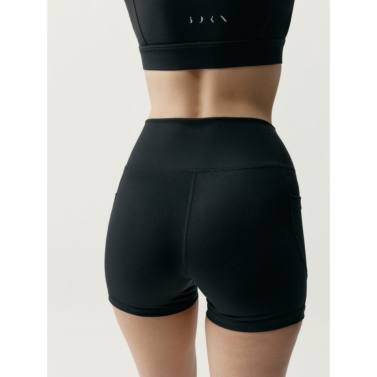 Short Moulant de Sport Performance EIDER noir, BORN