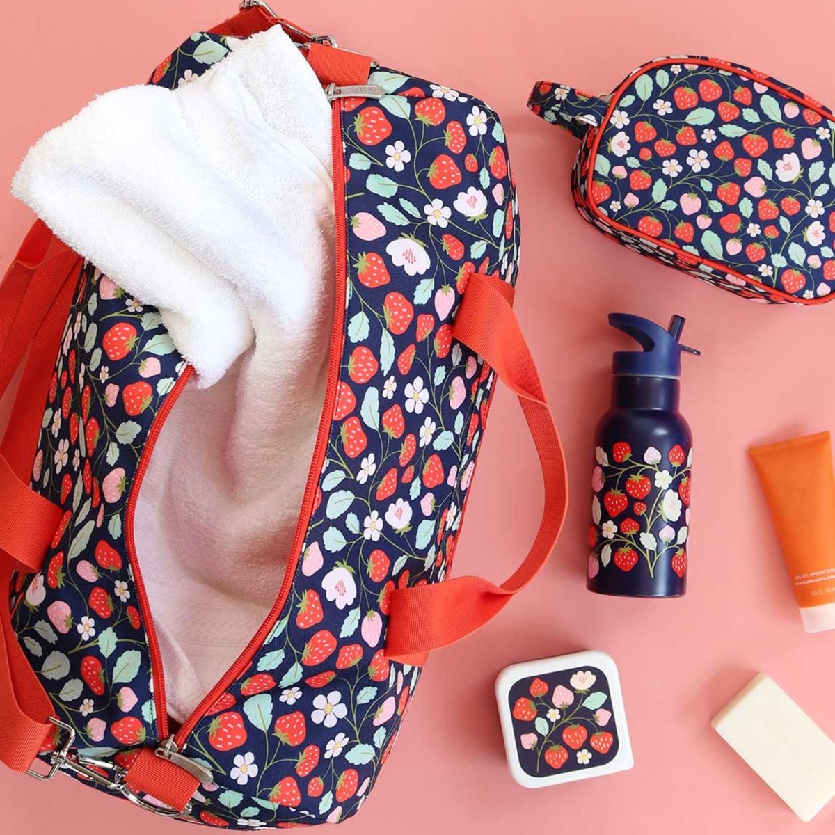 Sac de voyage noir, rouge, bleu, A LITTLE LOVELY COMPANY