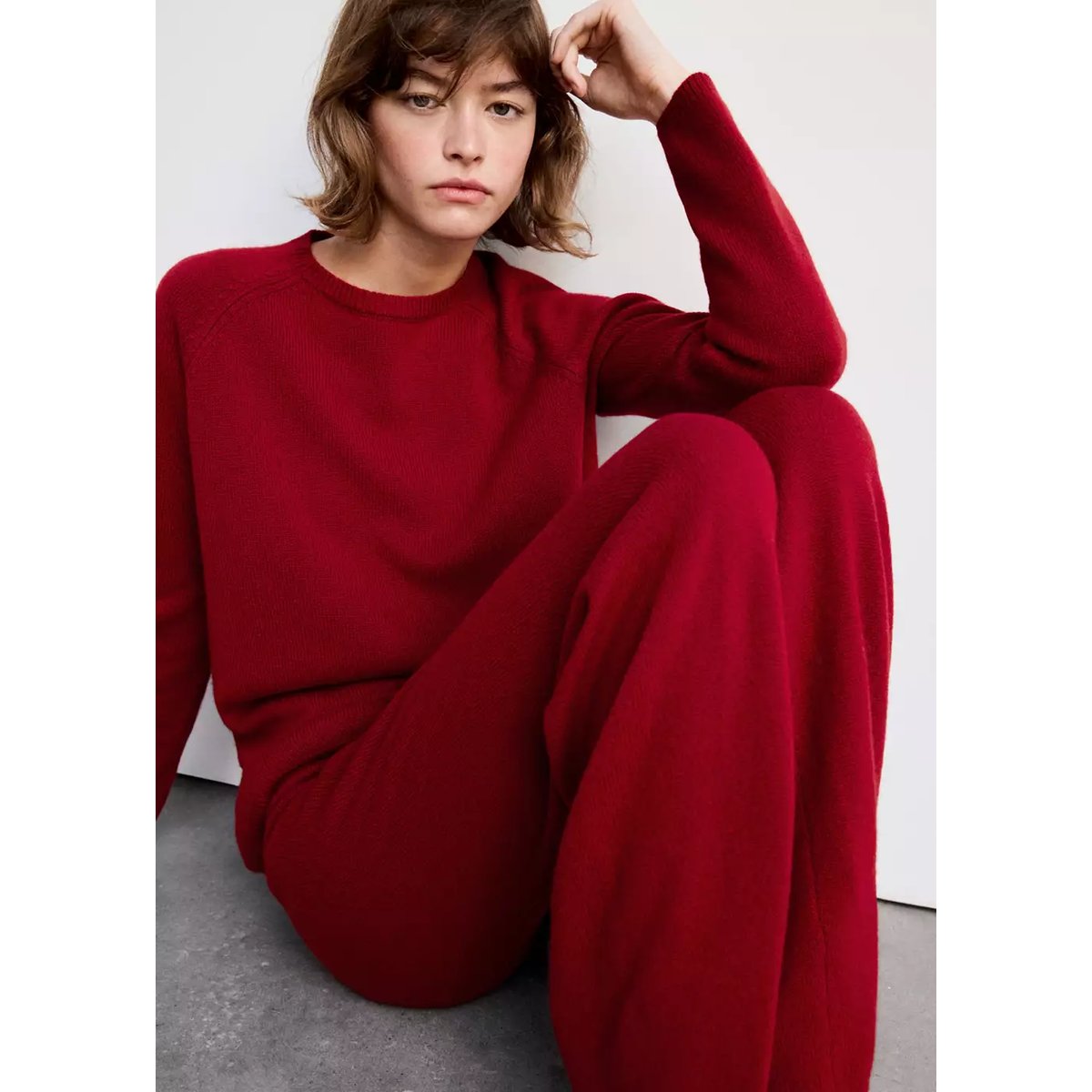 Blouse à pois avec foulard rouge, MANGO