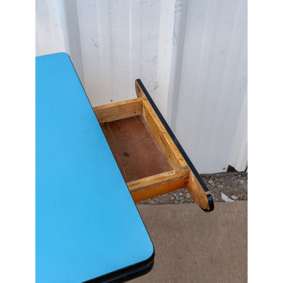 Ensemble de table et chaises en formica bleu et blanc Ange N°26 - Bon état bleu, DEBONGOUT