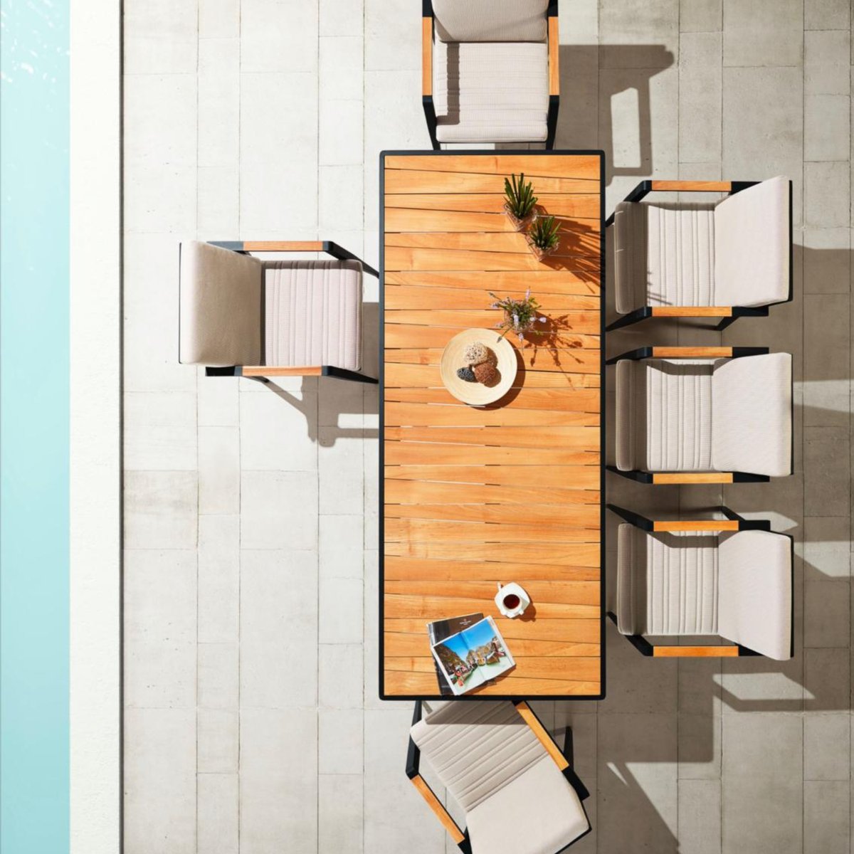 Ensemble repas en aluminium et en teck, LOVY gris anthracite, AU JARDIN DE CHLOÉ