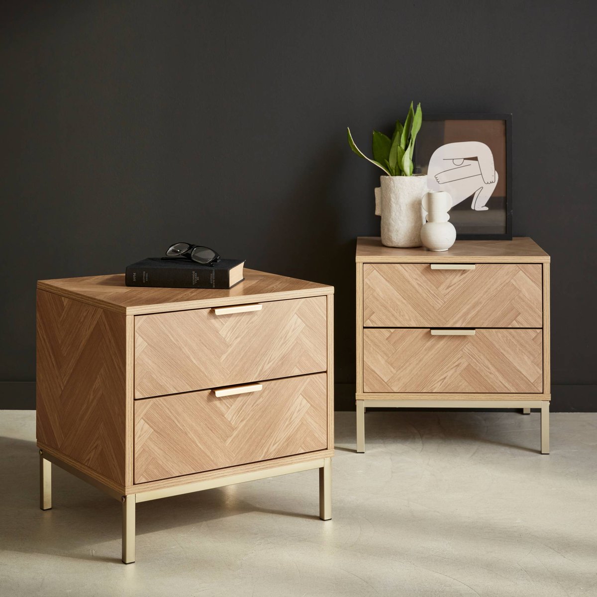 Table de chevet effet bois décor chevrons 2 tiroirs (lot de 2) BUDAPEST naturel, SWEEEK