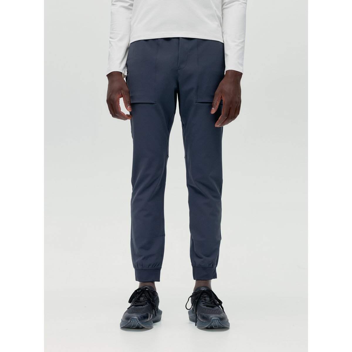 Jogger de sport homme Tiber Taille basse toucher doux gris charbon, BORN