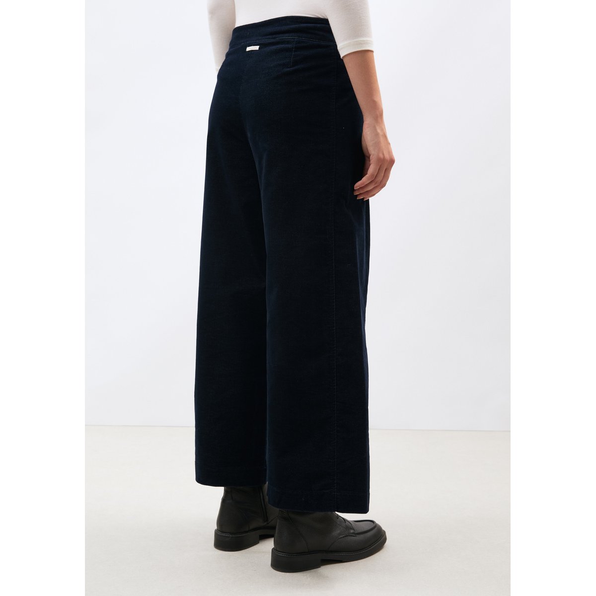 Pantalon large 7/8ème en velours marine, HUMILITY
