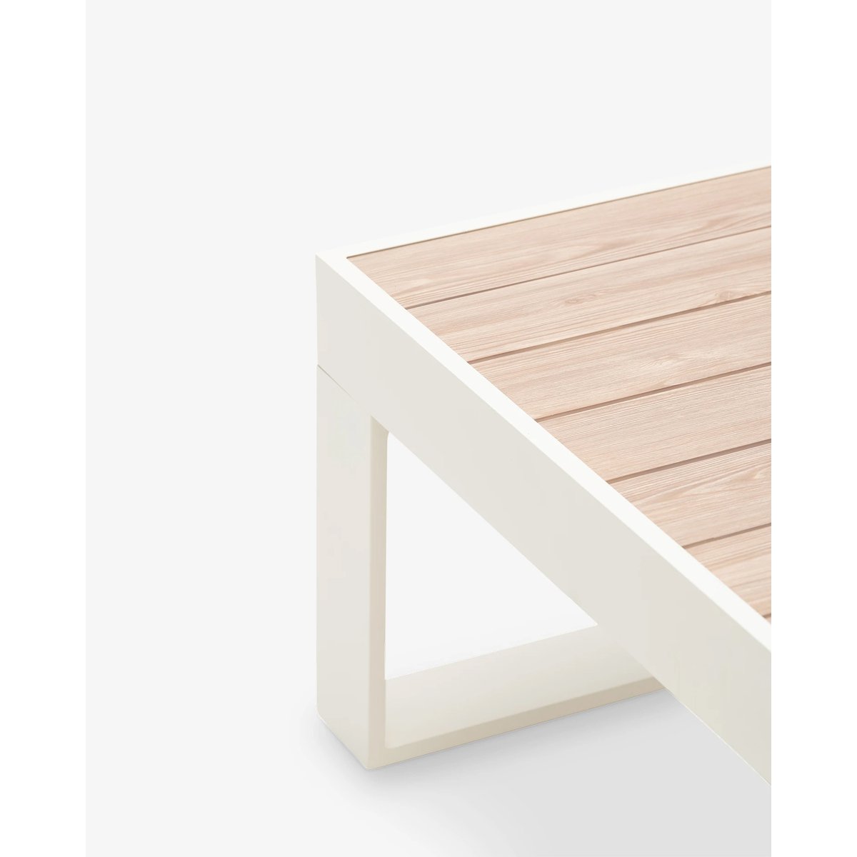 Salon de jardin 5 places avec pouf, MANHATTAN blanc, coussin beige, DEFORA HOME
