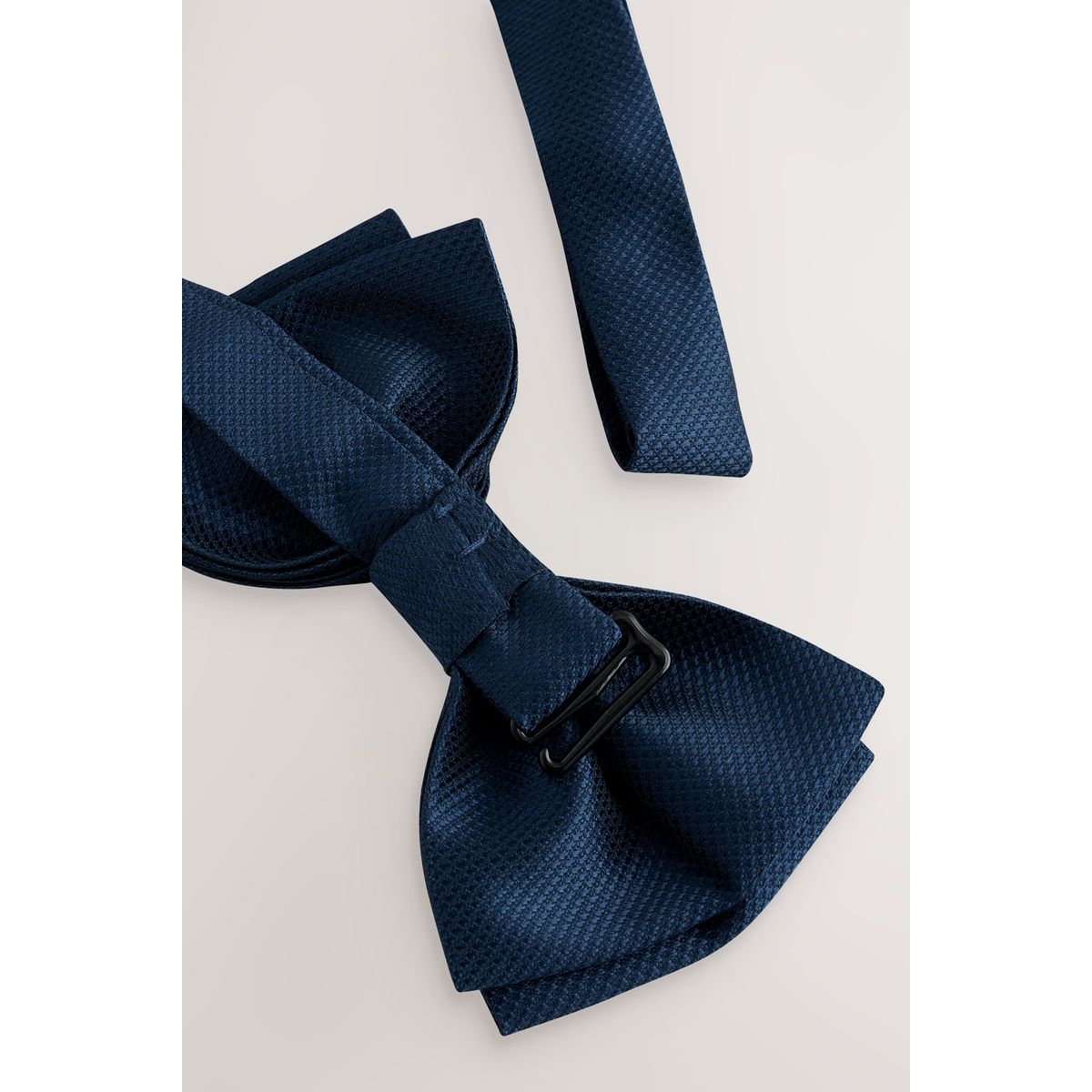 Nœud papillon bleu marine, NEXT