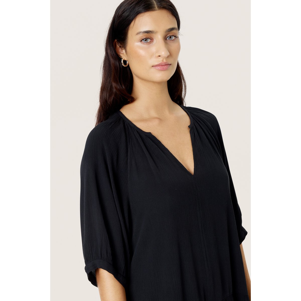 Robe noir, SOAKED IN LUXURY