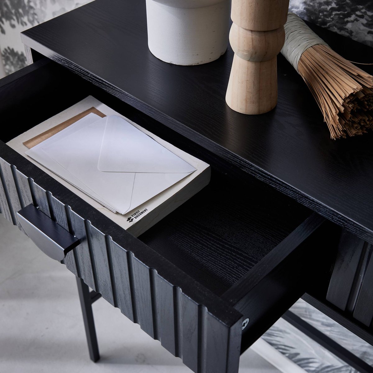 Console décor bois rainuré 2 tiroirs BAZALT noir, SWEEEK