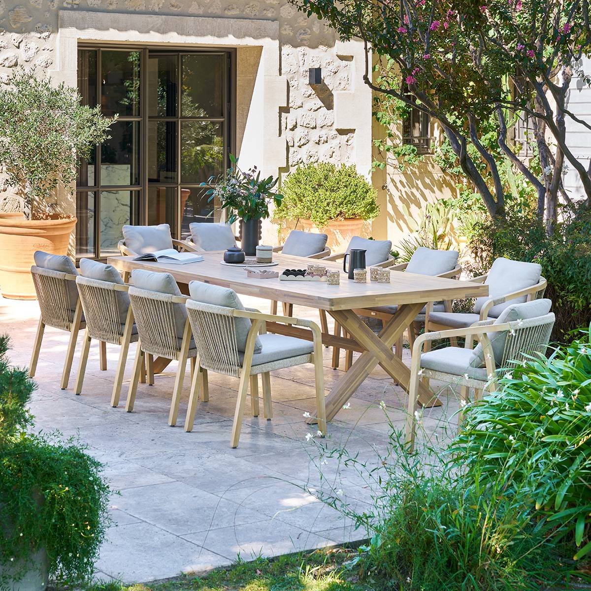 Table de jardin 10 places en eucalyptus XENIA beige, HESPERIDE