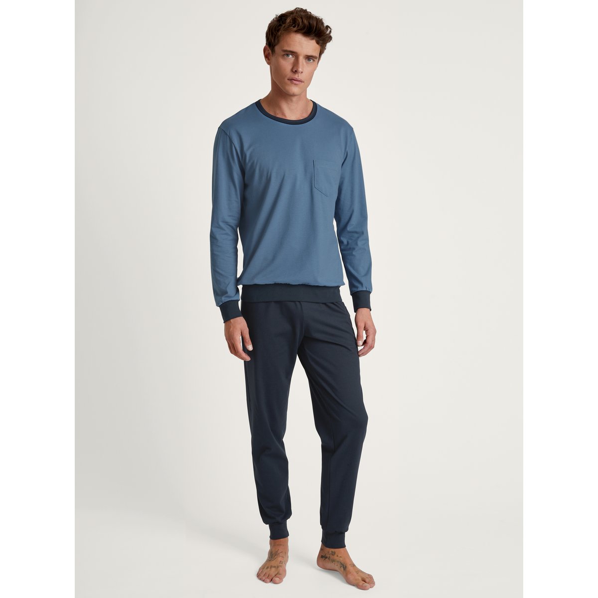 Pyjama avec bords élastiques manches longues Coton RELAX ESSENTIALS bleu couronne, CALIDA
