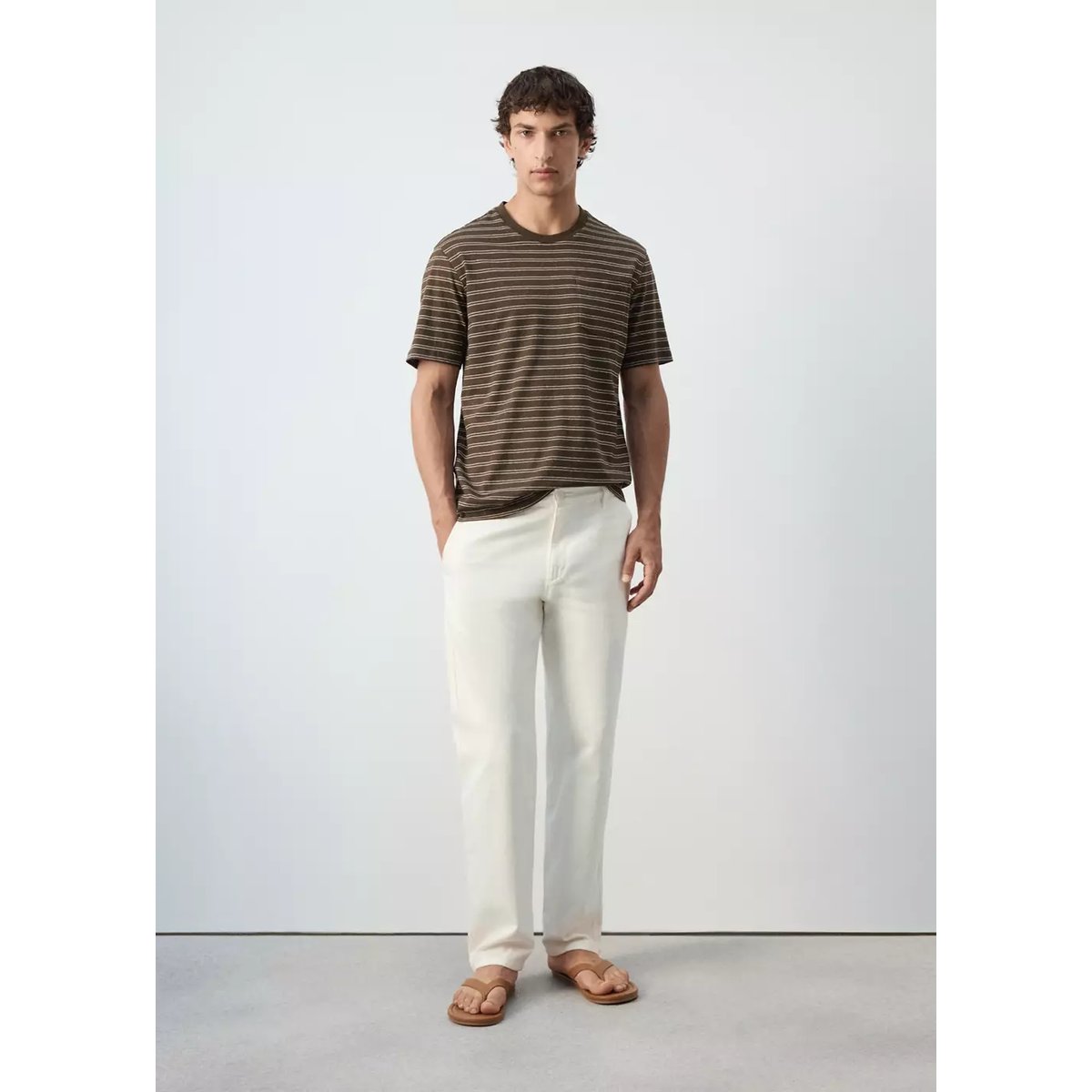 T-shirt regular fit en mélange de coton et lin chocolat, MANGO MAN