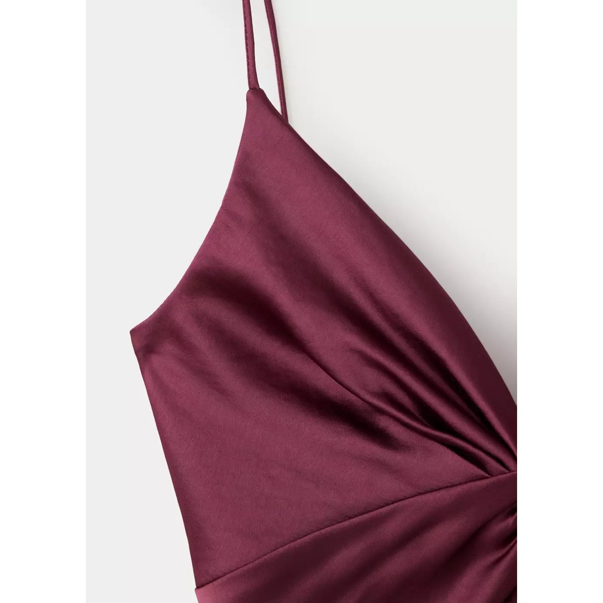 Robe satinée col V grenat, MANGO