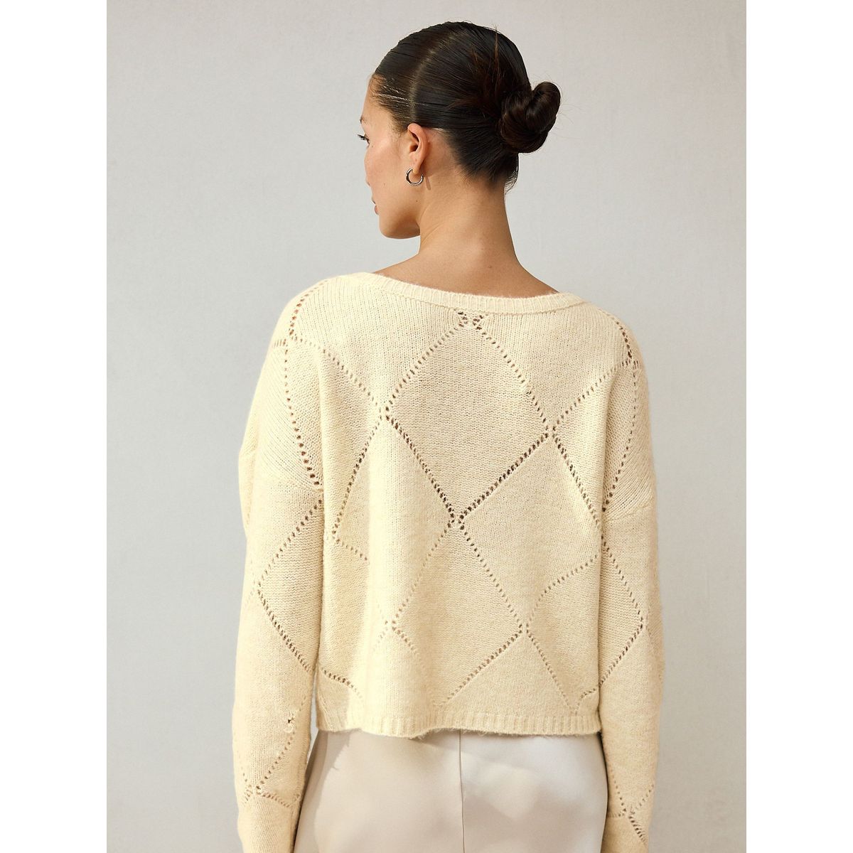 Pull à épaules dénudées, losanges et sequins écru, NEXT