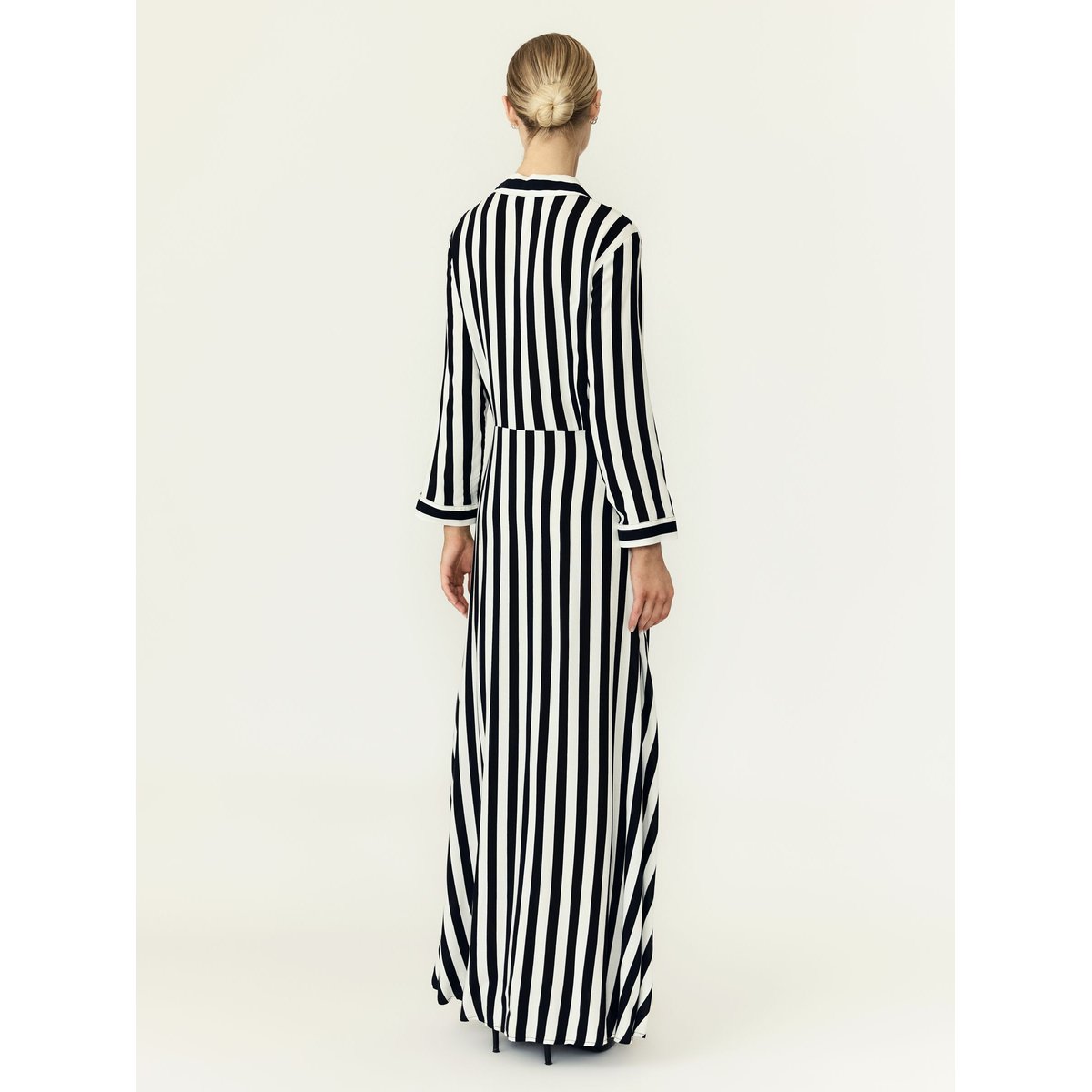 Robe black 2, YAS