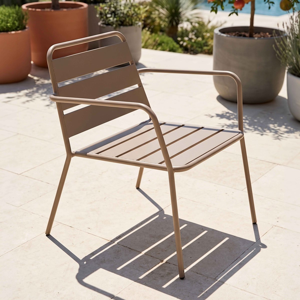 Fauteuil de jardin bas en métal, PALAVAS taupe, OVIALA