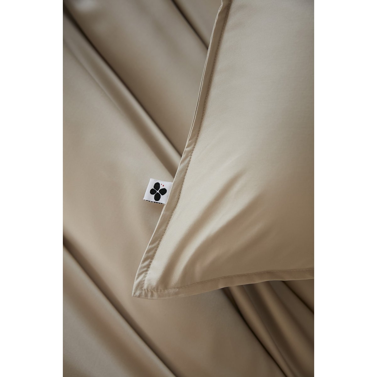 Taie d'oreiller en viscose Salome bleu nuit, EDEN