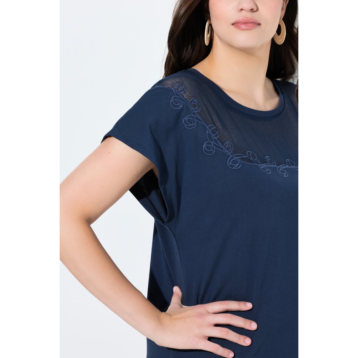T-shirt en coton bio, empiècement en crochet marine, ULLA POPKEN