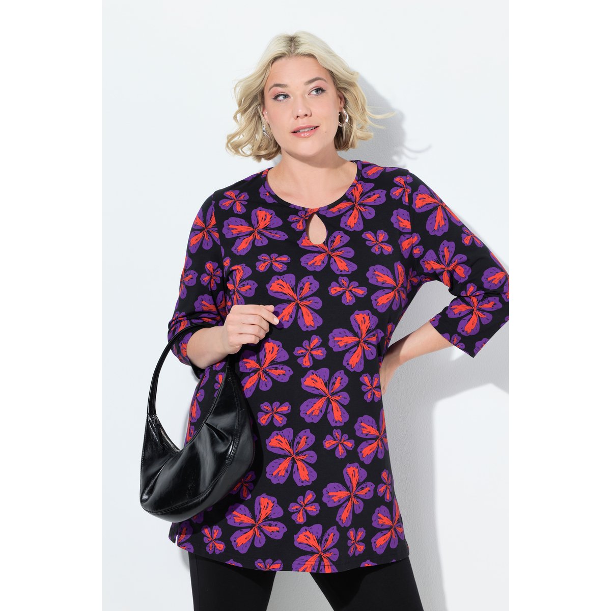 T-shirt long à fleurs. Col rond et manches noir, ULLA POPKEN