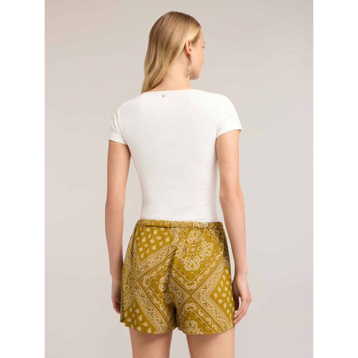 T-shirt avec encolure tunisienne et boutons bijoux blanc, MOTIVI