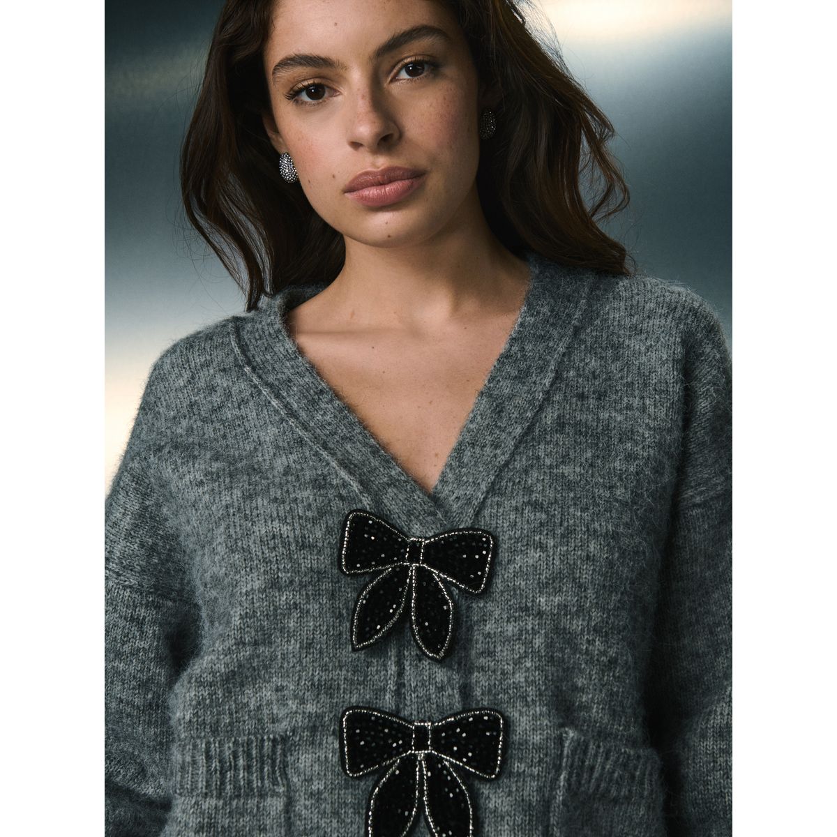 Cardigan à poche et boutons en forme de nœuds gris, NEXT