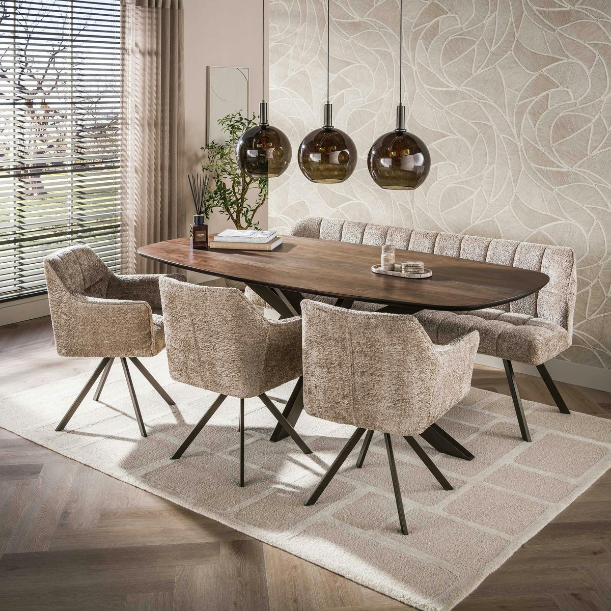 Table à manger bois d'acacia foncé bords arrondis 215 cm NAKO marron, PIER IMPORT