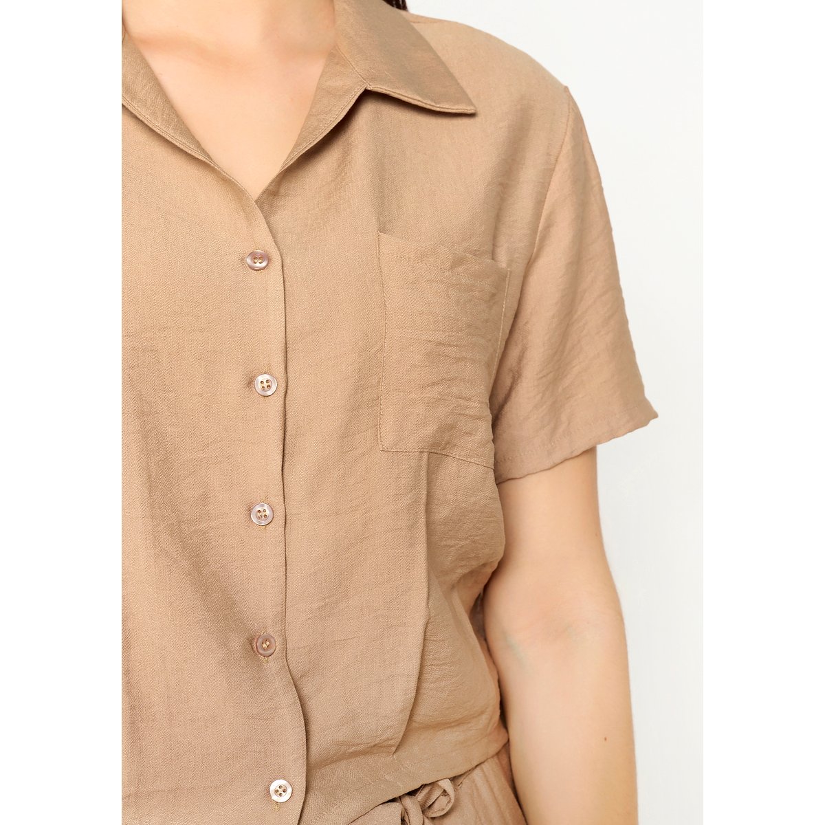 Chemise courte avec boutons beige coffee, LOLALIZA