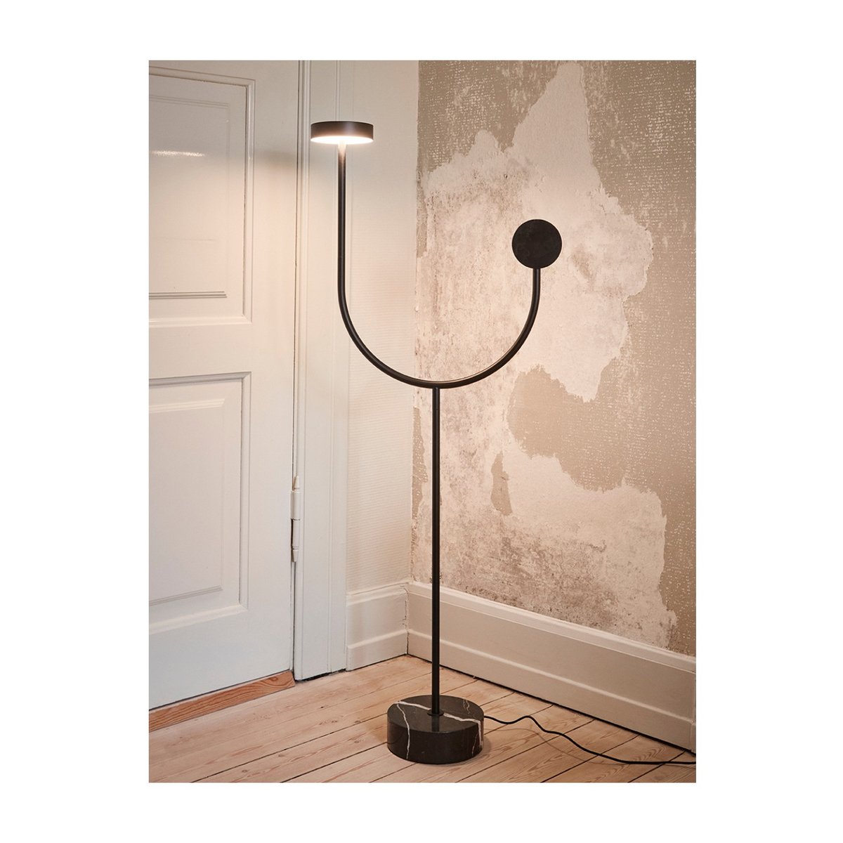 Lampadaire en Marbre Grasil noir, AYTM