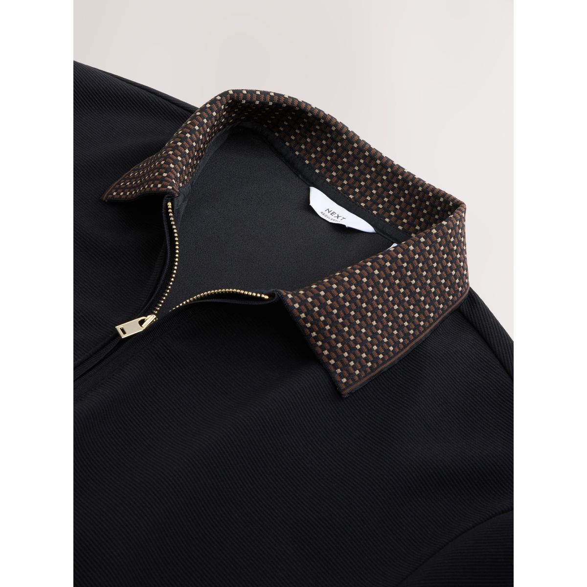 Polo à manches courtes avec col élégant noir, NEXT
