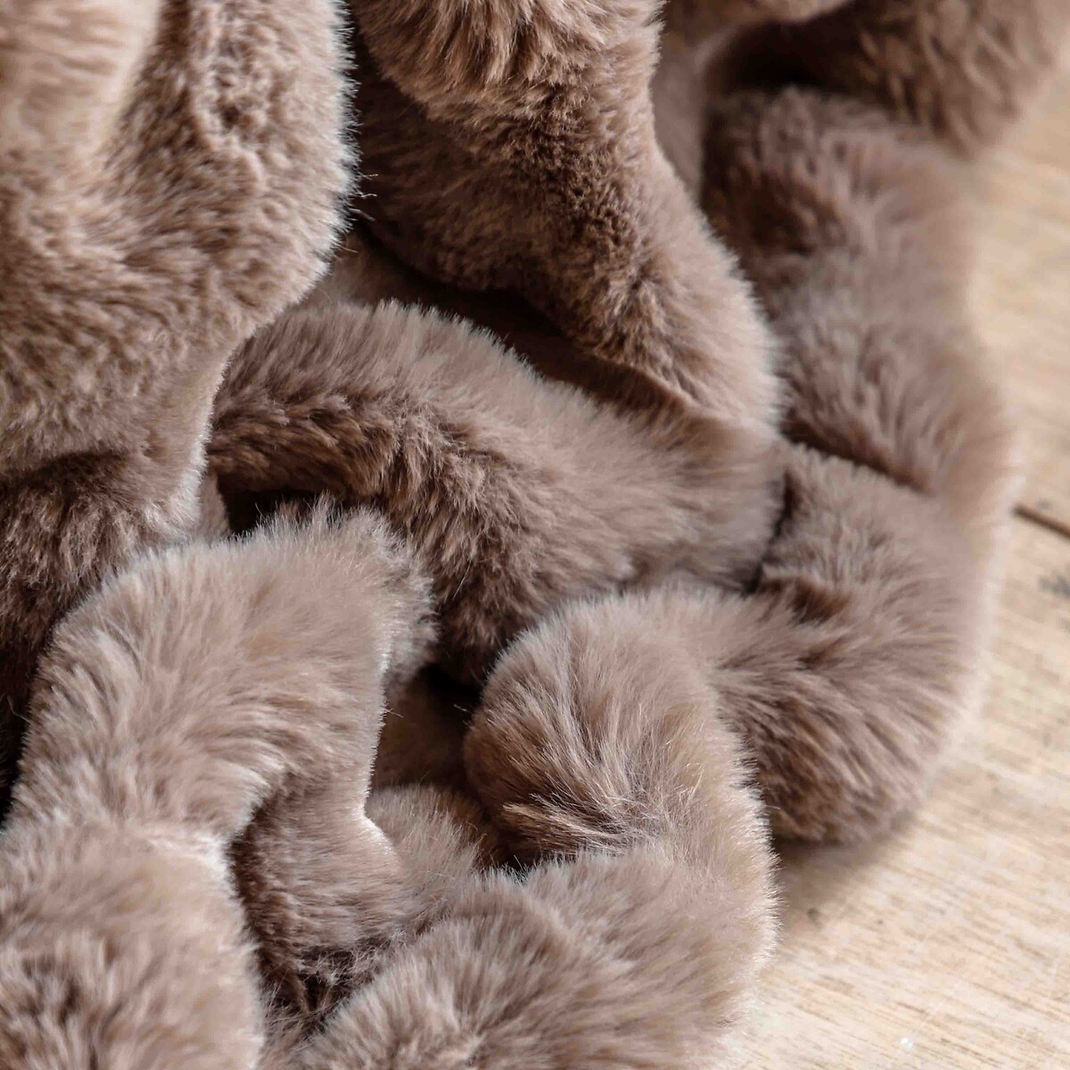 Marshmallow Rabbit Faux Fur Throw mocha, ÉDITÉ